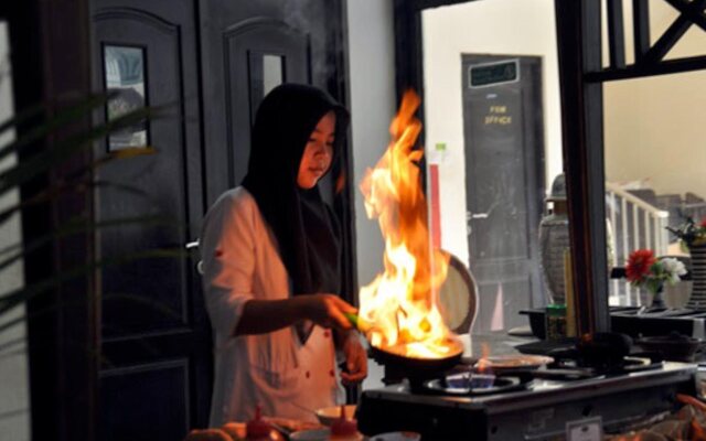 Yusro Hotel Restaurant & Convention