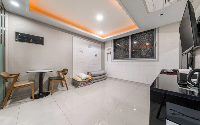 Incheon (Geomdan) Crystal Hotel