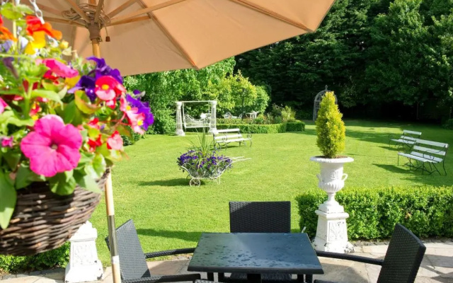 Headfort Arms Hotel