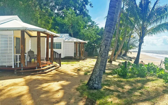 Ellis Beach Oceanfront Bungalows