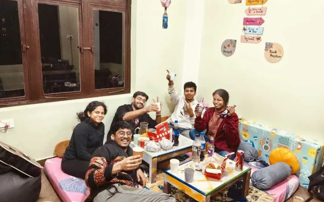 XTSY Travellers Hostel