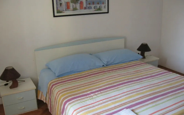 Six Person Apartment With Two Bedrooms And 200M From Beach In Pjescana Uvala