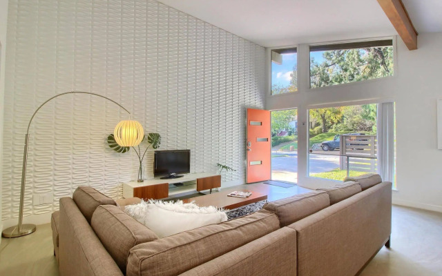 Travis Heights Modern I