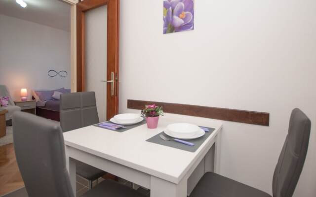 Studio Apartment Ema