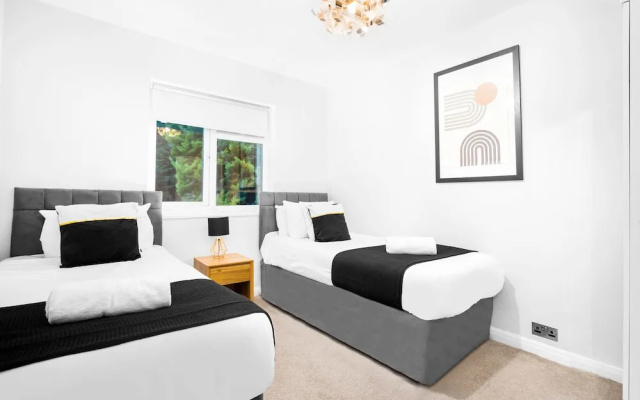 Large Family House With Garden Close to Birmingham