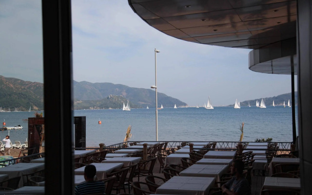 Point Beach Hotel