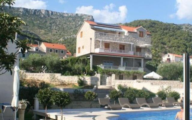 Apartment Bol 34