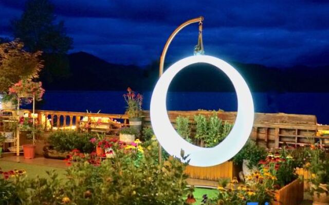 Lugu Lake Cloud - Sea Stacked Courtyard