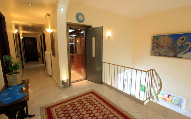 Hotel Triton