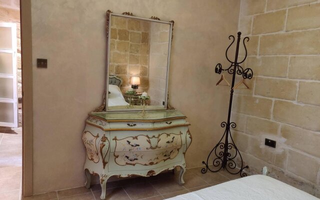 "Romantic Small Townhouse In The Three Cities"