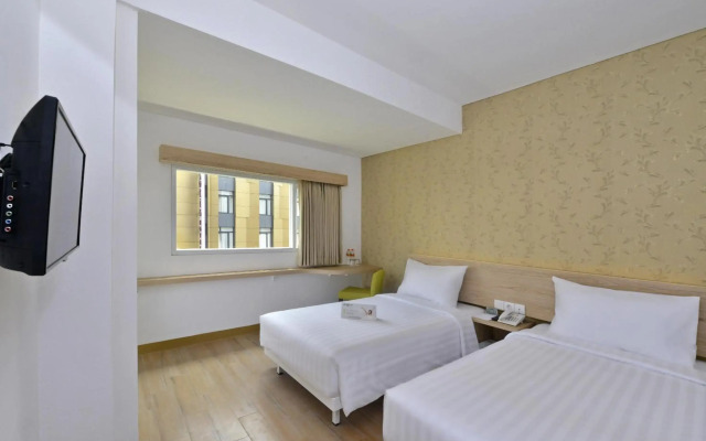 Whiz Hotel Falatehan Jakarta