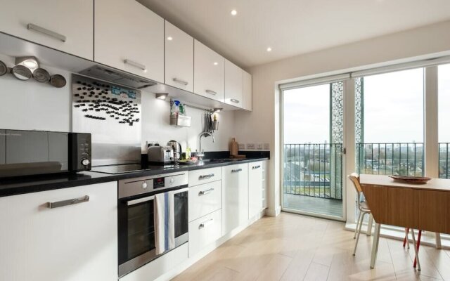 Chic & Contemporary Studio Apartment With Balcony in East London