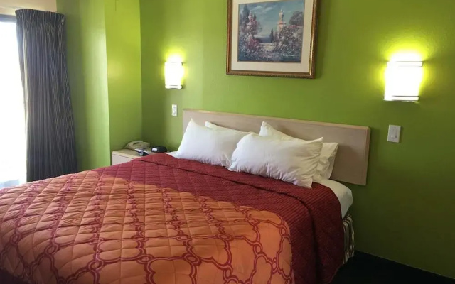 California Inn & Suites Adelanto US 395