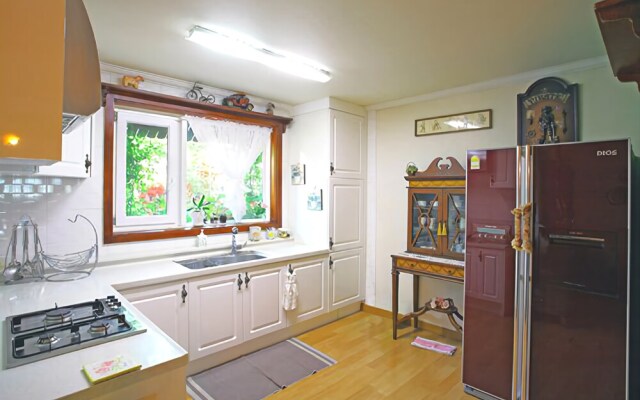 Ganghwado Helgi House Pension