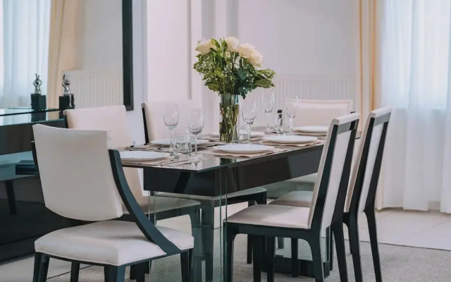Voula Luxury Modern Living with Garden