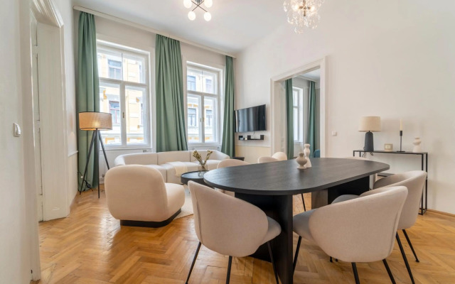 Luxury Apartment next to the City Center
