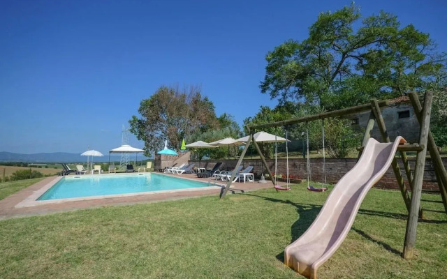 Cozy Farmhouse in Castiglione del Lago With Swimming Pool