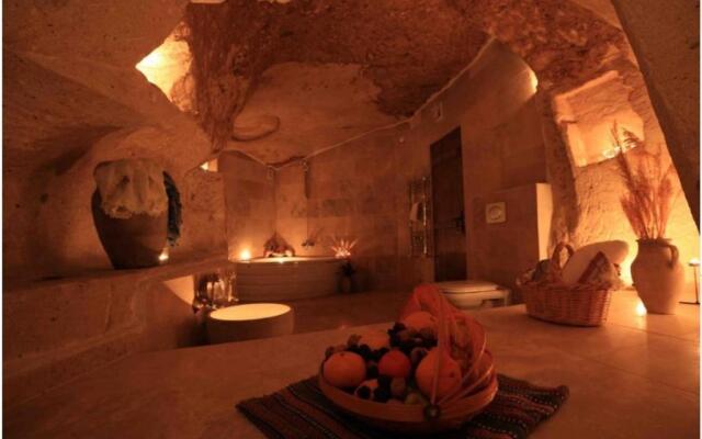 Jerveni Cave Hotel