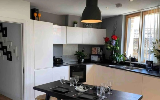 Stunning 2-bed Apt & Balcony in Notting Hill