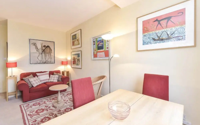 Smart 2 bedroom flat near Pimlico Tube