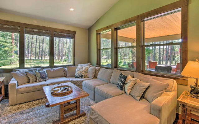 Modern-rustic Ronald Getaway: Hot Tub, Grill!