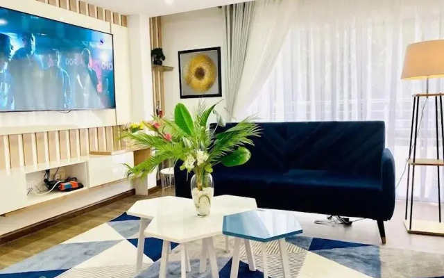 1677 Mayfair Apartment