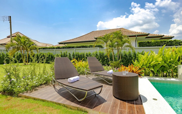 Modern 4 BR Pool & Tropical Garden MS-30