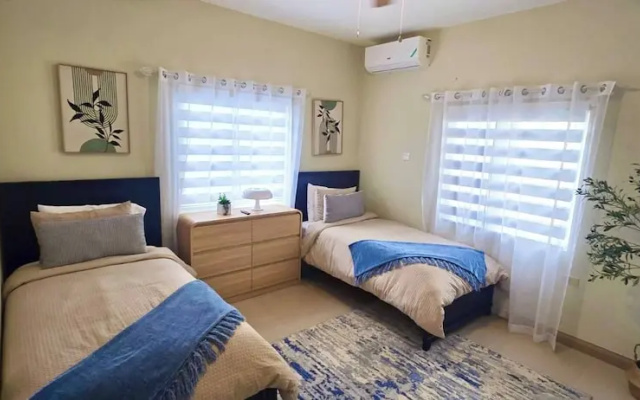 Island VYB Luxe Villa Ochi Rios With Solar System