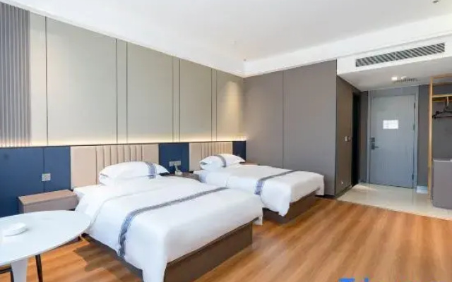 Holiday Inn Burqin Border Town