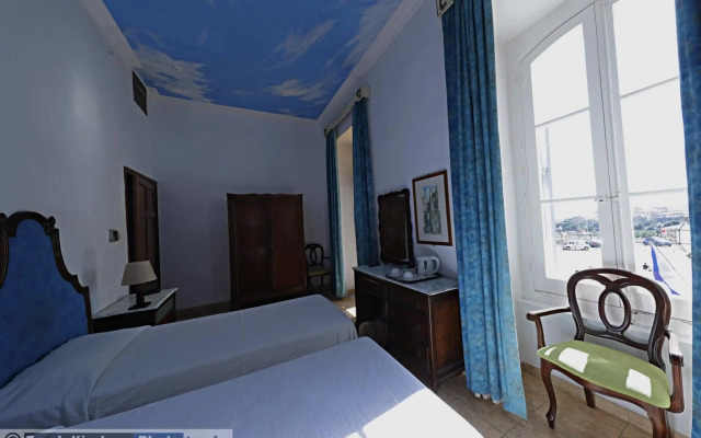 Hotel Castille
