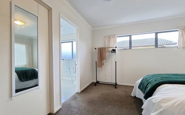 Beautiful 3BR House - WiFi - Car park