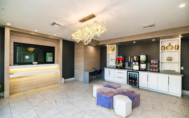 Palace Inn Blue IAH East