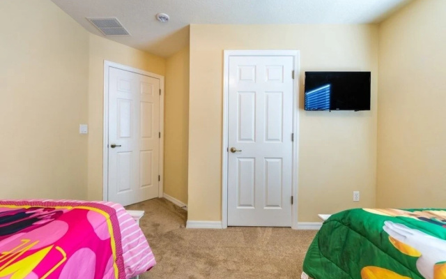 Pet Friendly & Beautifully Furnished! 4 Bedroom Home