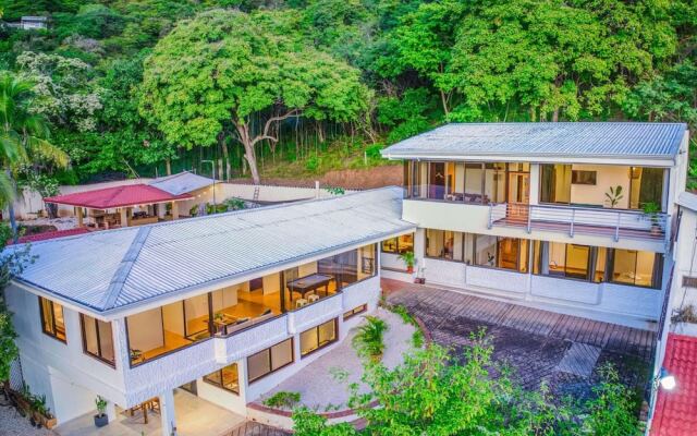 Few Steps to Beach Private Pool and Jacuzzi