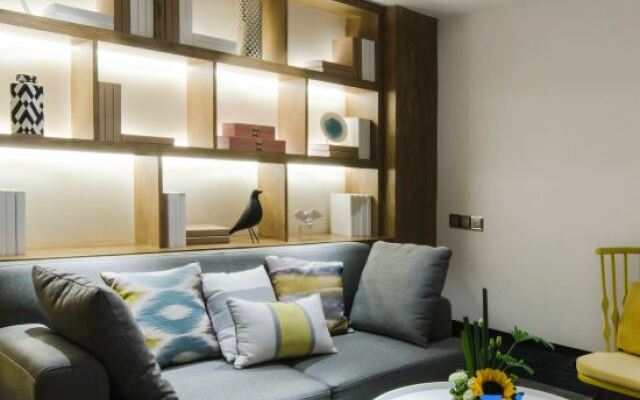 Aiston Hotel
