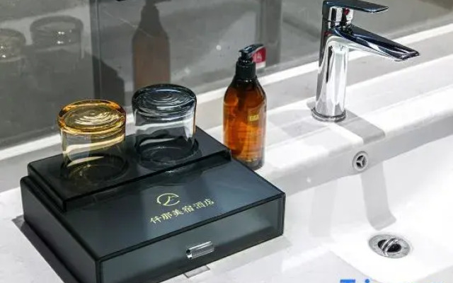 QIANNA HOTEL GLORIOUS（Luoyang Yingtianmen Xigong Xiaojie Store）