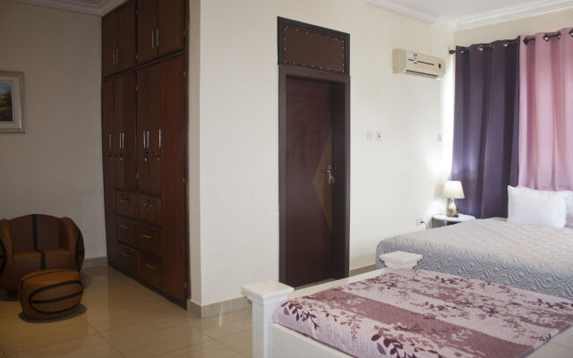 At Home Boutique Hostel and Suite