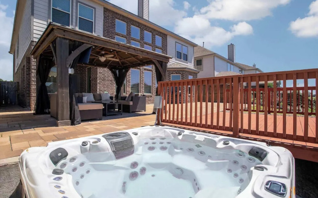 Lakeview Mansion A Chic Estate