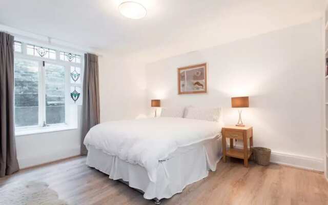 2 Bedroom Victorian House With Garden