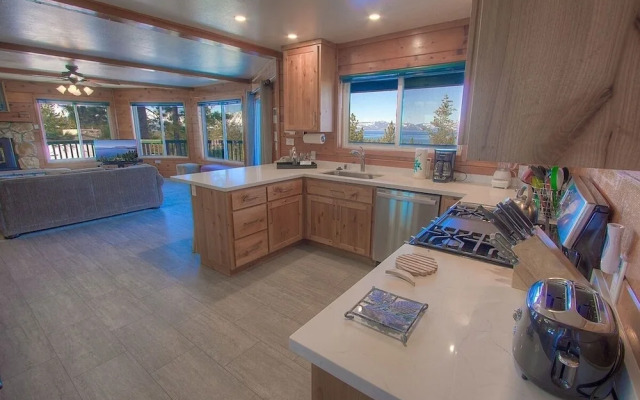 Hch1475 - Heavenly Lake View Retreat 5 Bedroom Home