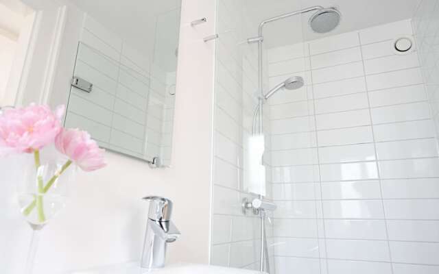 Sanders Penny - Cute 2-bdr Apt in City Center