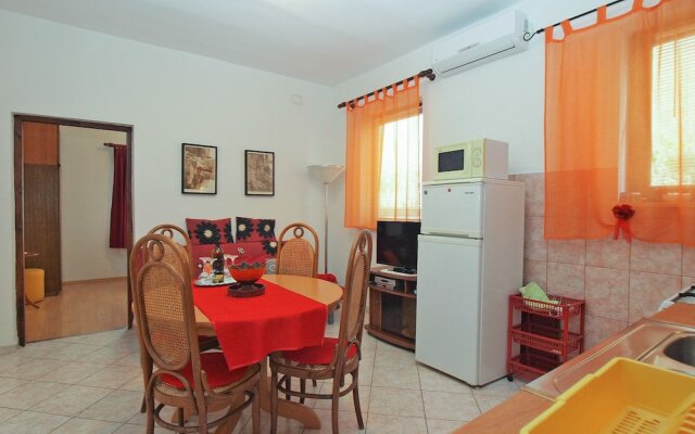 Apartment 1569