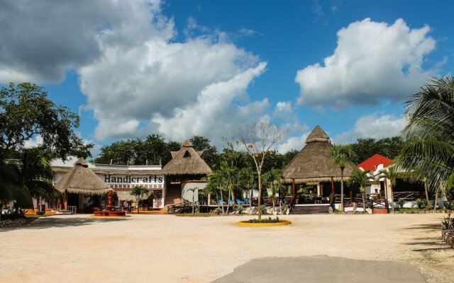 Real Mayab Hotel & Bungalows