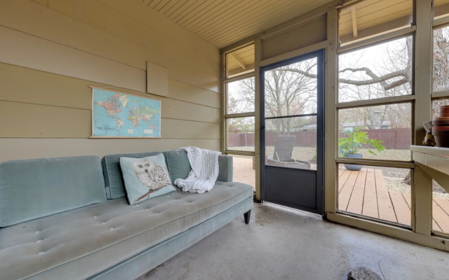 6 Mi to Dtwn Austin: Home w/ Screened Porch & Yard