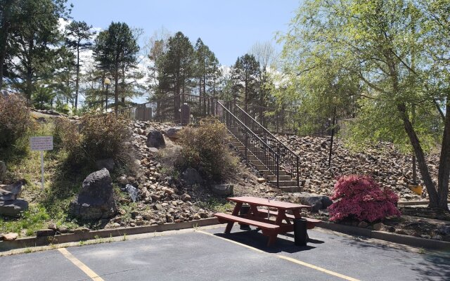 Hotsprings Village Inn