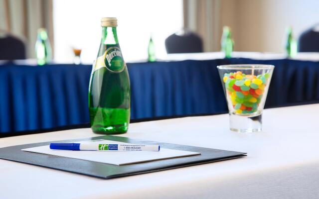 Holiday Inn Express & Suites Ottawa West - Nepean by IHG