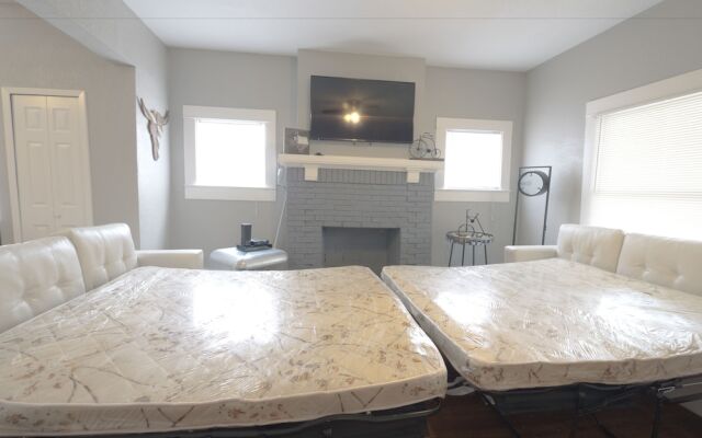 Laurel Pearl-Sleeps 5-1Bd