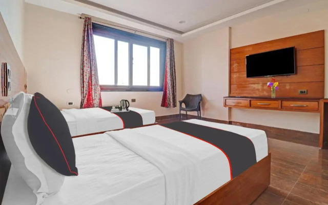 Oyo 703086 Hotel Shri Rooms & Restaurant