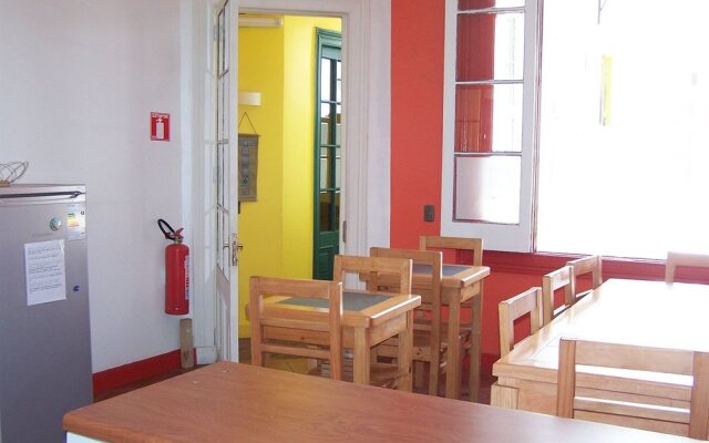 Hostal Irreal - Hostel