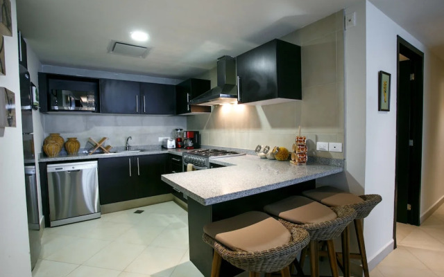 Wake Up To Sounds Of The Ocean Condo